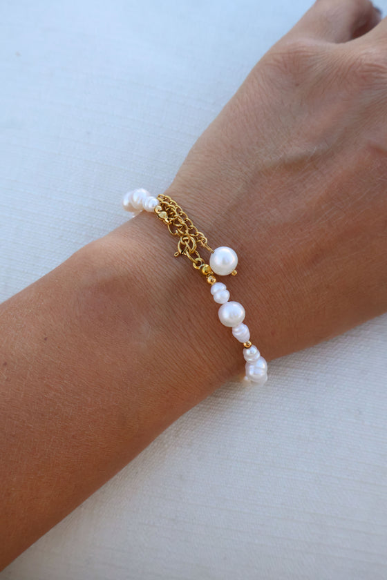 Drippin’ in Pearls Bracelet