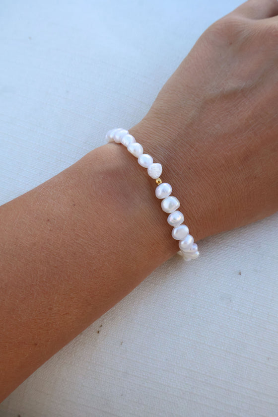 The Pearl Bracelet