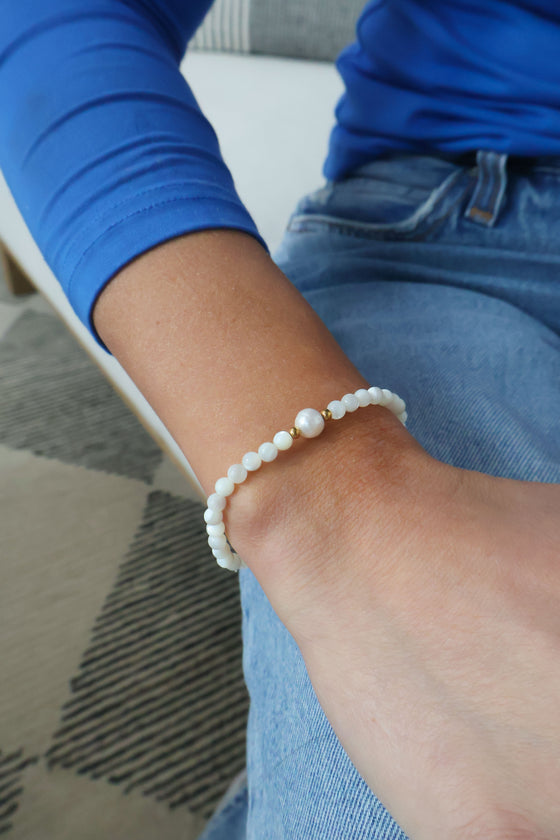 Stretchy White Bead Bracelet